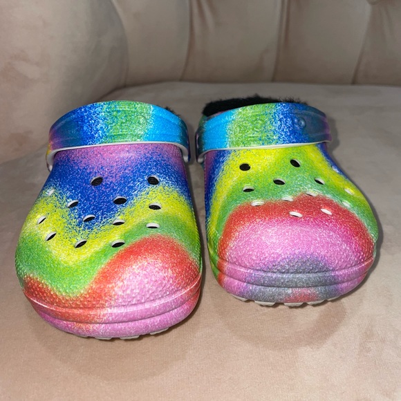 Crocs Kids’ Classic Fur- Lined Rainbow- size 8 - Picture 2 of 5